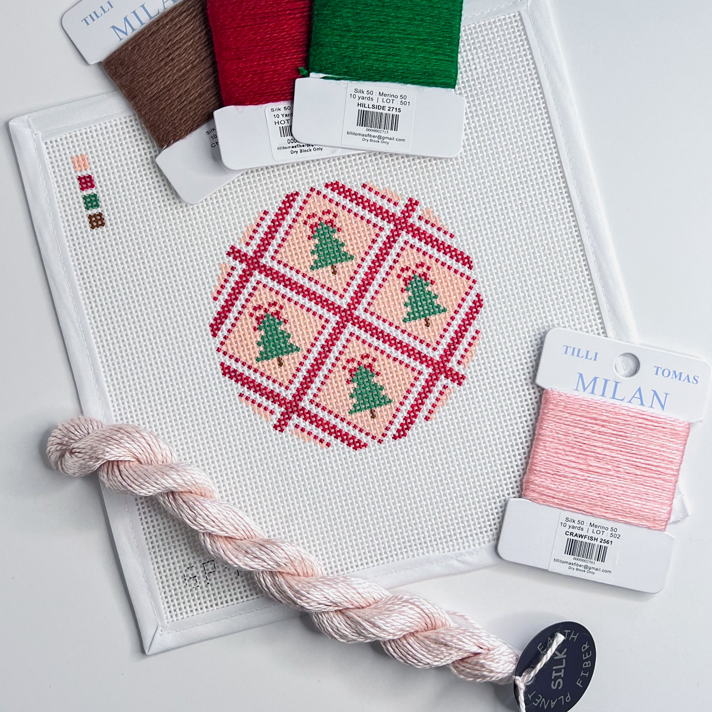 Christmas Tree Trellis Round Canvas