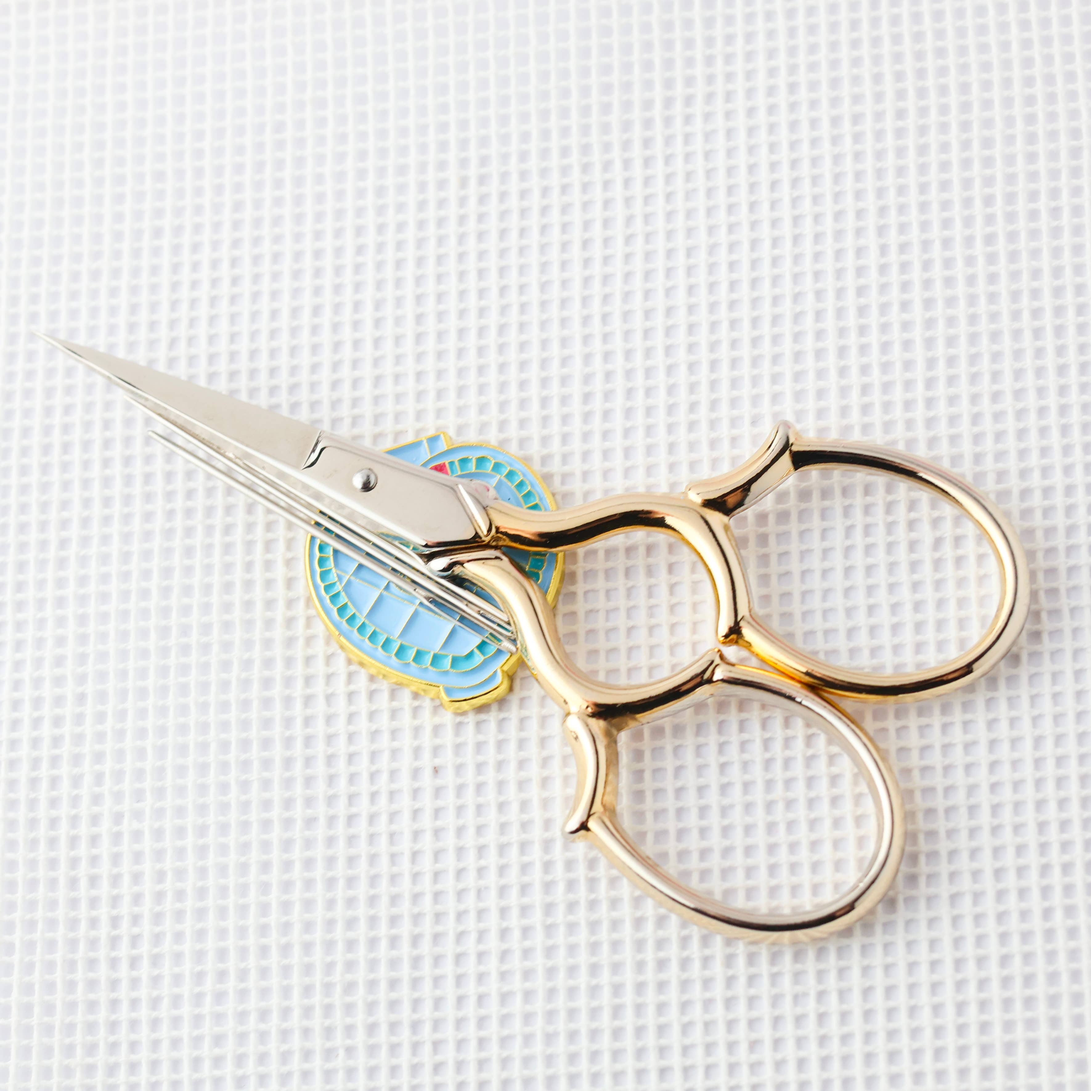 Blue Polly Pocket Doll Compact Needle Minder